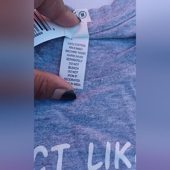 NWT Grafic Tee   - Picture 4 of 5